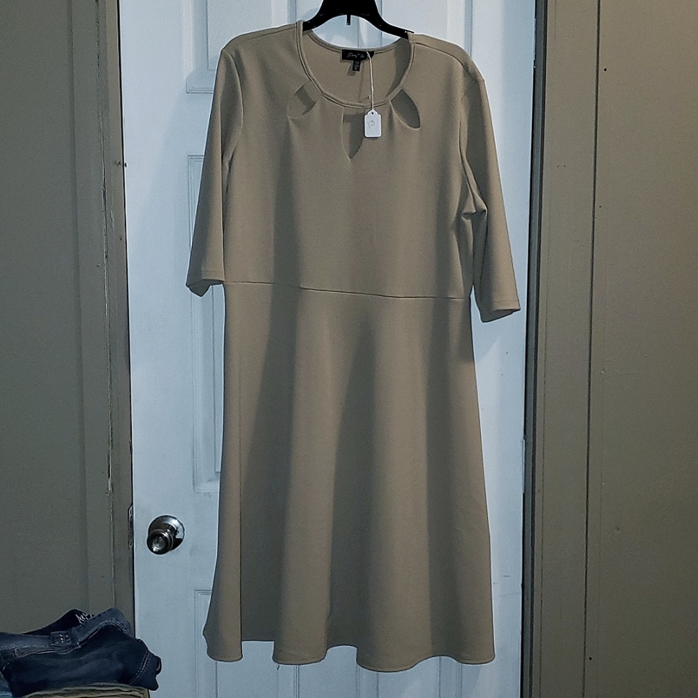 Womens size XL beautiful Tan dress